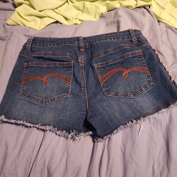 Tie side denim shorts - Picture 2 of 2